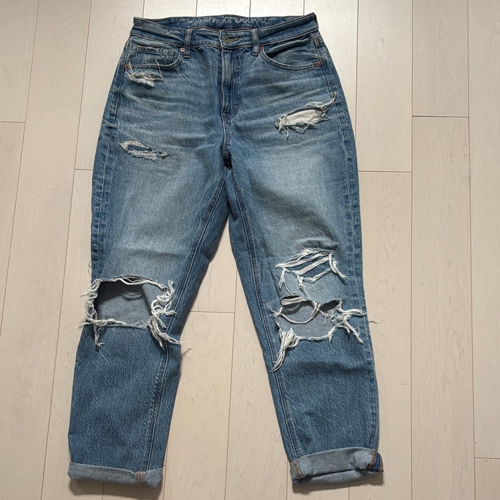 American Eagle Outfitters Ripped Boyfriend Jeans
